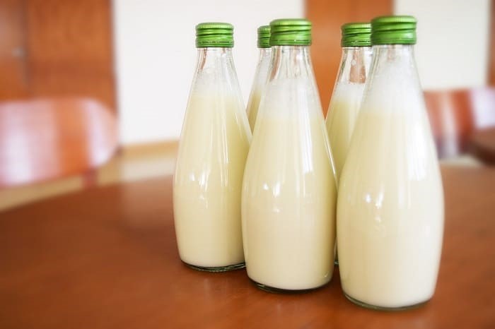 ¿Bebida láctea o leche pura?, dilema del sector productivo en Ecuador